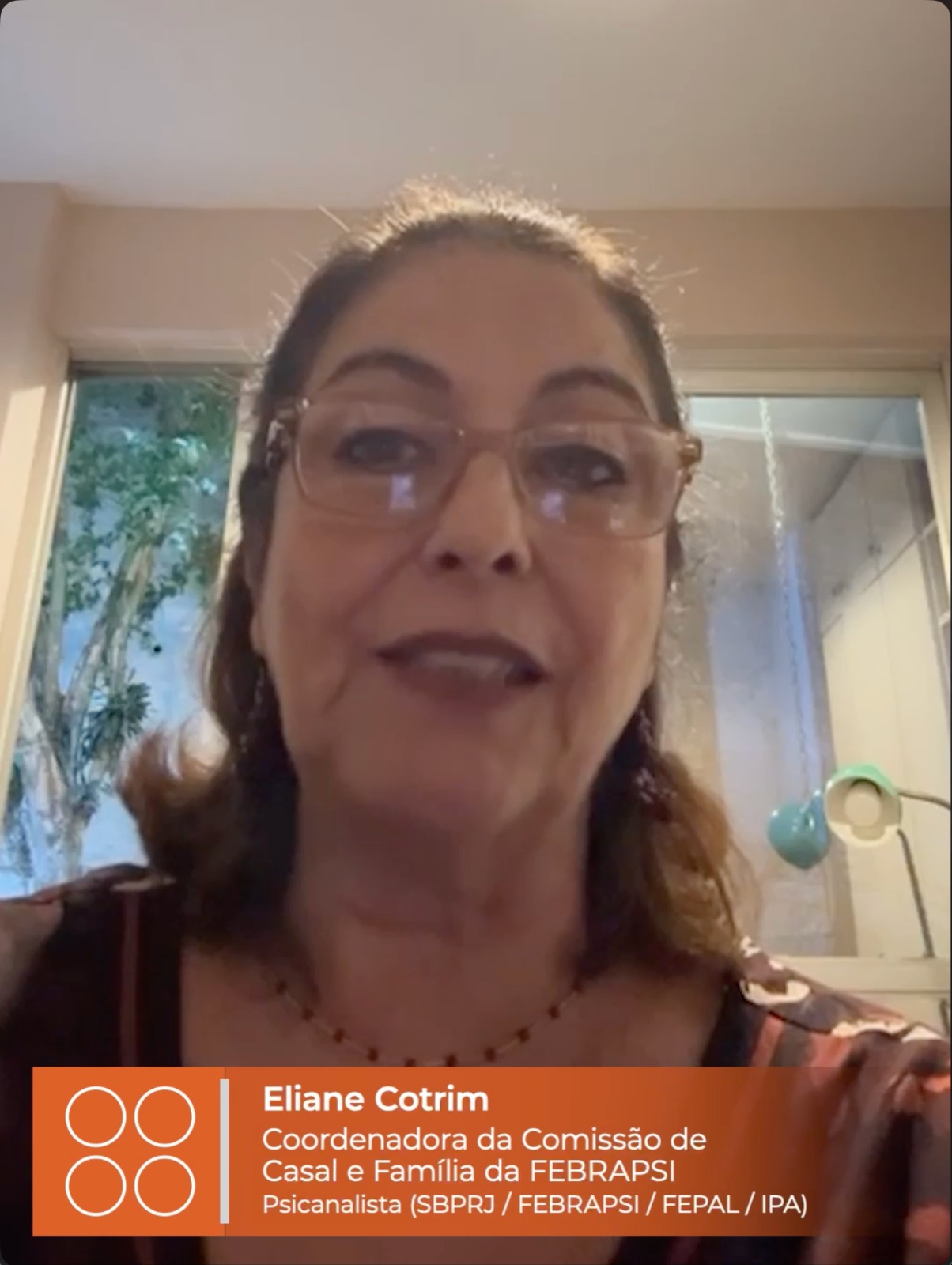 Ouça o recado da Eliane Cotrim sobre o 1º Simpósio de Casal e Família da FEBRAPSI