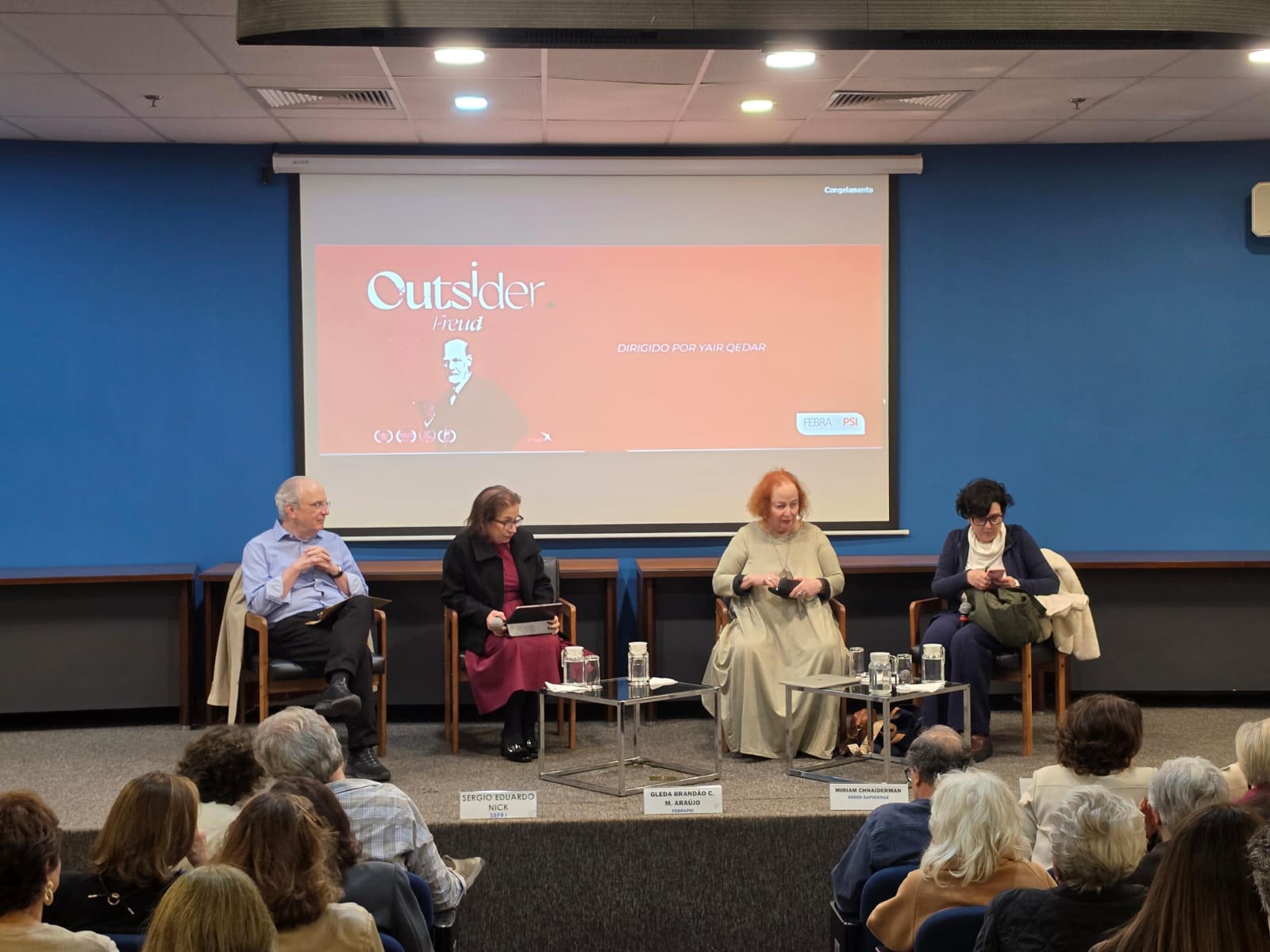 Exibição do filme Outsider. Freud reuniu público em São Paulo com 140 pessoas
