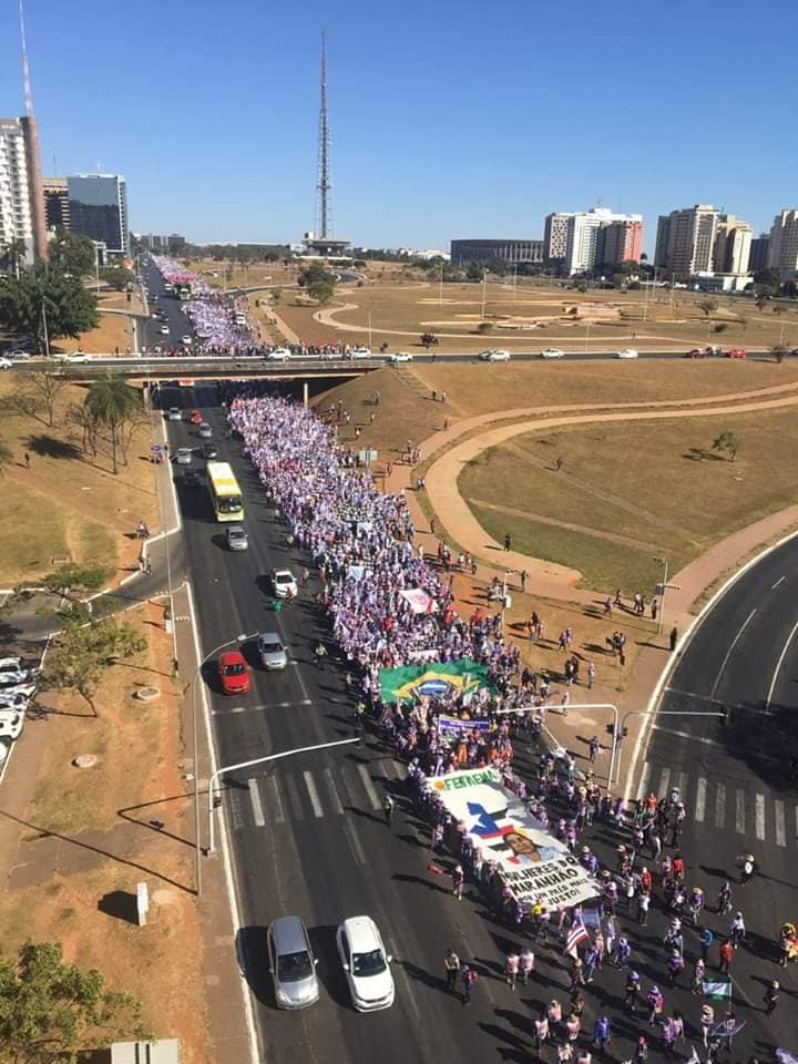 Brasília de cocar e margarida, visto por poucos