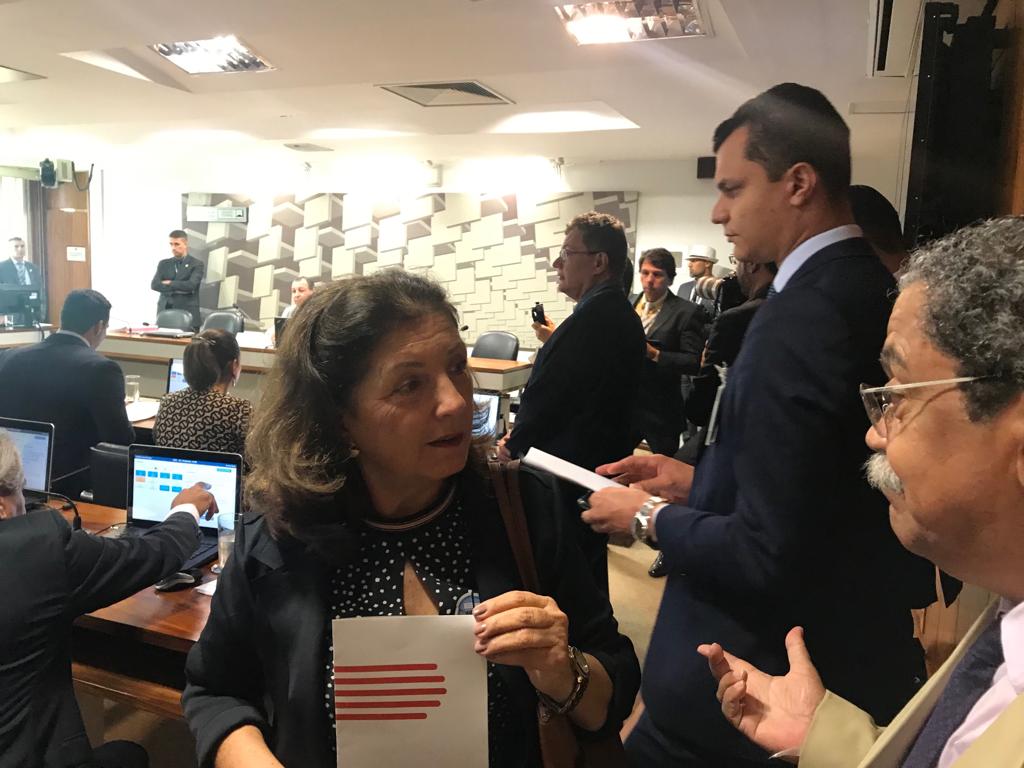foto-anette-na-cas-senado.jpg